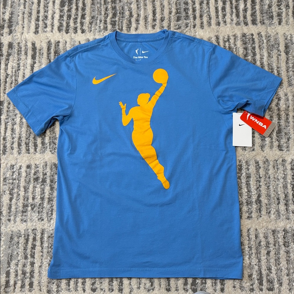 New w/Tags-Nike Men’s WNBA Logo Woman Tee in Size Medium